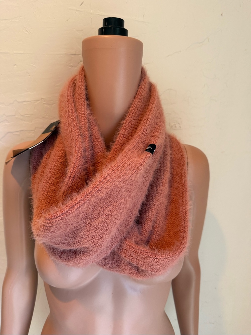 The North Face Fleece Bucket Soft Pink Fuzzy Infinity Sweater Neck Scarf NW
